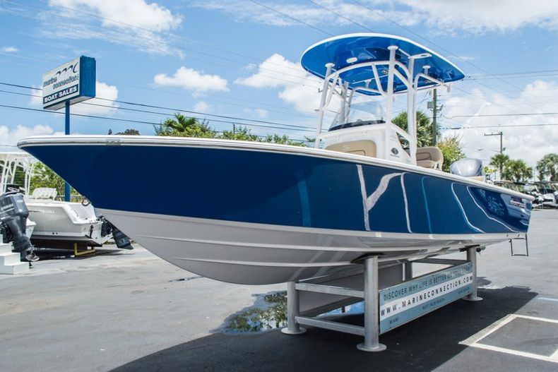 Thumbnail 3 for New 2015 Sportsman Masters 247 Bay Boat boat for sale in Vero Beach, FL