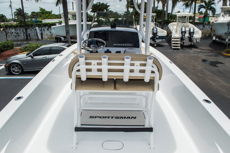 Thumbnail 10 for New 2015 Sportsman Masters 247 Bay Boat boat for sale in Vero Beach, FL