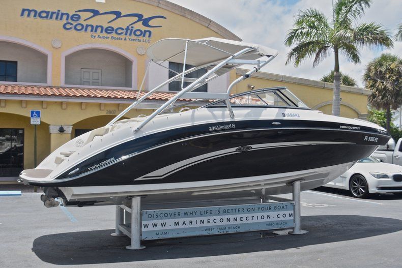 Thumbnail 10 for Used 2010 Yamaha 242 Limited S boat for sale in West Palm Beach, FL