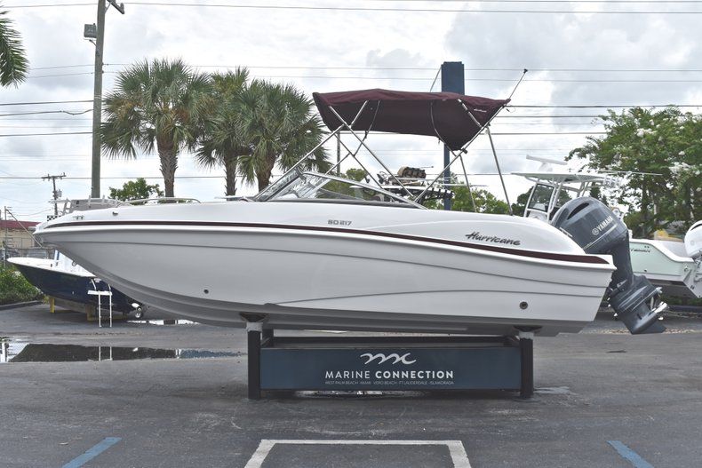 Thumbnail 4 for New 2019 Hurricane 217 SunDeck OB boat for sale in Miami, FL