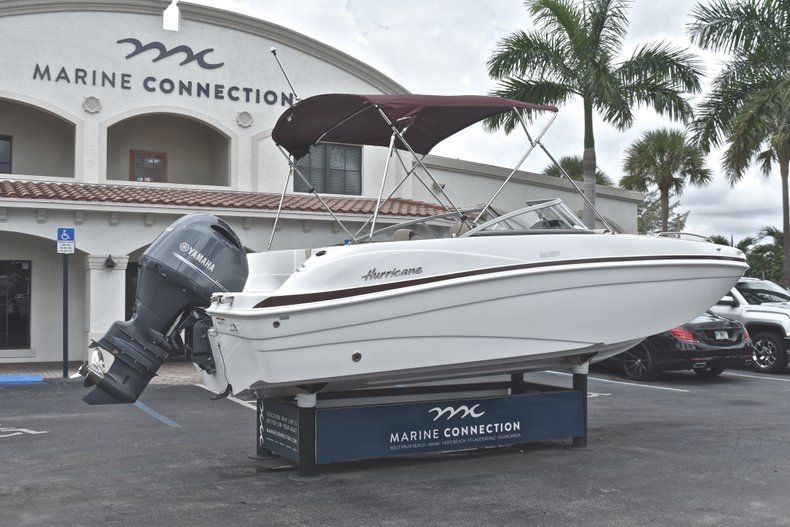 Thumbnail 7 for New 2019 Hurricane 217 SunDeck OB boat for sale in Miami, FL