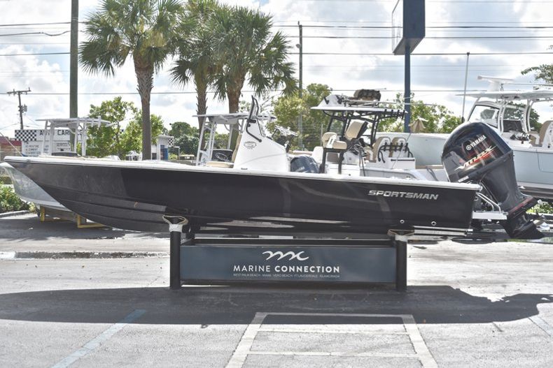 Thumbnail 4 for New 2019 Sportsman Tournament 214 Bay Boat boat for sale in West Palm Beach, FL
