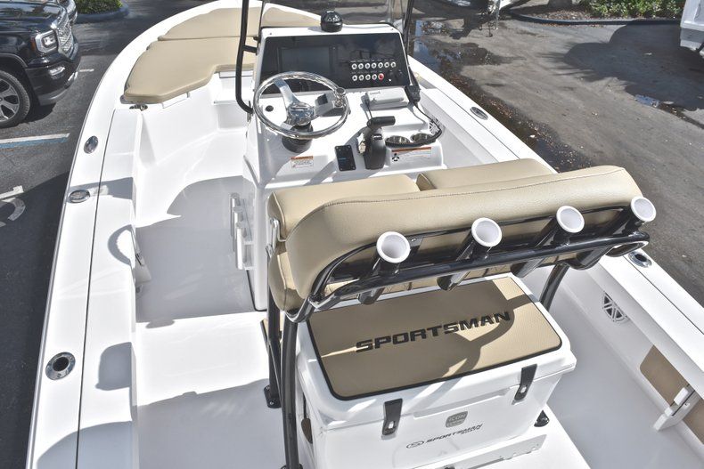 Thumbnail 9 for New 2019 Sportsman Tournament 214 Bay Boat boat for sale in West Palm Beach, FL