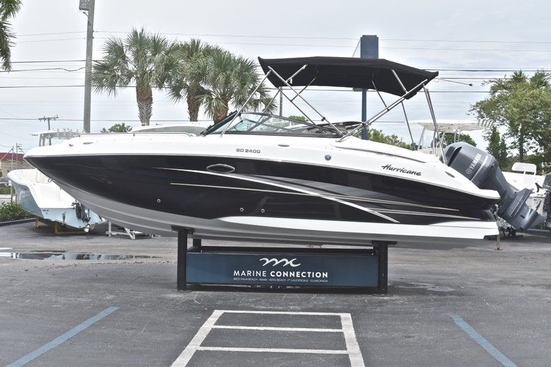 Thumbnail 4 for New 2018 Hurricane SunDeck SD 2400 OB boat for sale in Fort Lauderdale, FL