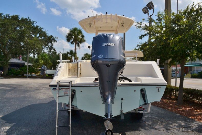 Thumbnail 4 for New 2018 Cobia 240 CC Center Console boat for sale in Fort Lauderdale, FL