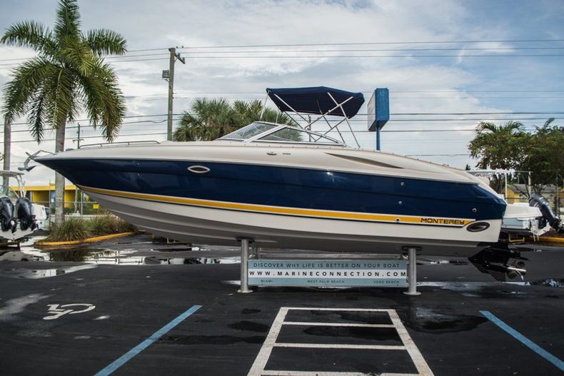Thumbnail 4 for Used 2002 Monterey 2985 Bowrider boat for sale in West Palm Beach, FL
