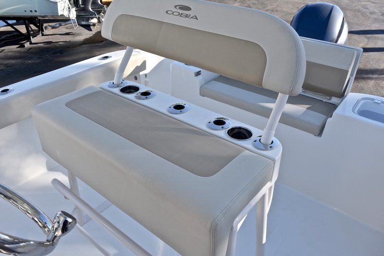 Thumbnail 13 for New 2018 Cobia 220 Center Console boat for sale in Islamorada, FL