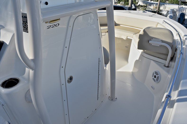 Thumbnail 27 for New 2018 Cobia 220 Center Console boat for sale in Islamorada, FL