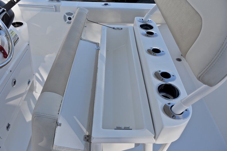 Thumbnail 14 for New 2018 Cobia 220 Center Console boat for sale in Islamorada, FL
