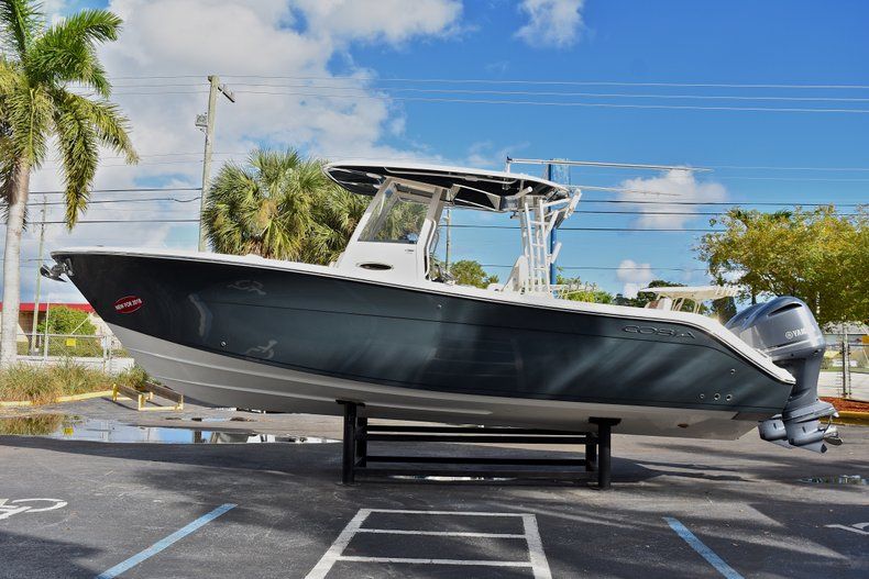 Thumbnail 4 for New 2018 Cobia 301 CC Center Console boat for sale in Vero Beach, FL
