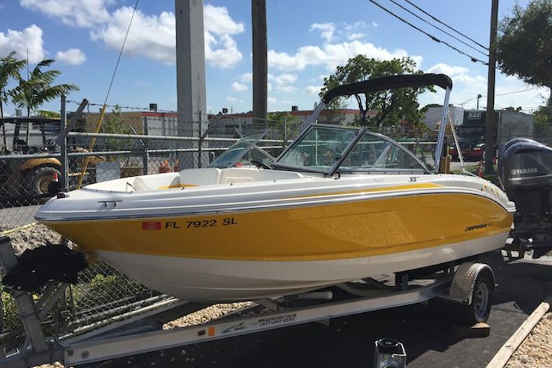 Thumbnail 1 for Used 2014 Chaparral 19 H2O SPORT boat for sale in Miami, FL