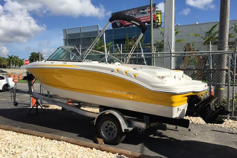 Thumbnail 4 for Used 2014 Chaparral 19 H2O SPORT boat for sale in Miami, FL