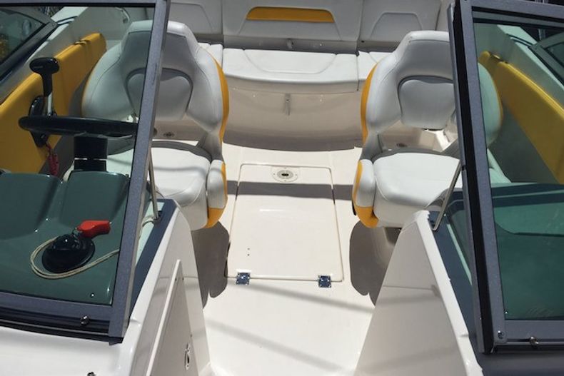 Thumbnail 20 for Used 2014 Chaparral 19 H2O SPORT boat for sale in Miami, FL
