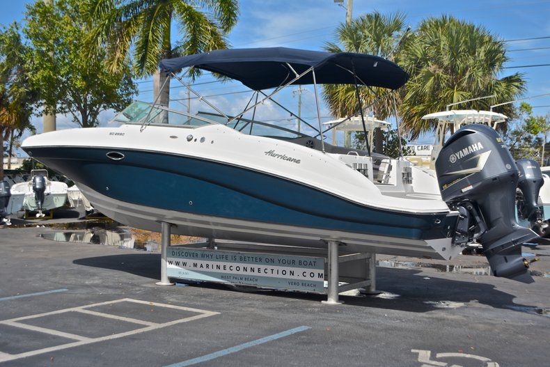 Thumbnail 5 for New 2017 Hurricane SunDeck SD 2690 OB boat for sale in West Palm Beach, FL