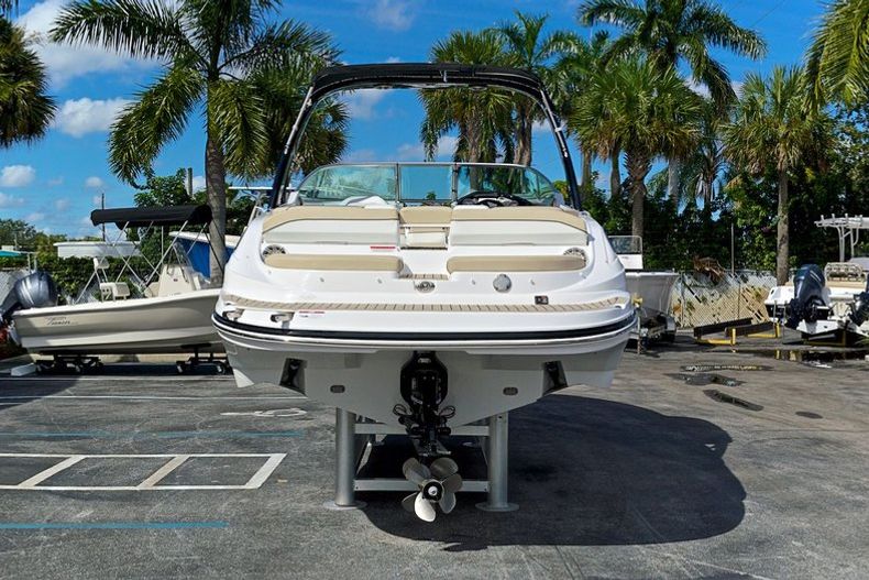Thumbnail 6 for New 2014 Rinker Captiva 276 Bowrider boat for sale in West Palm Beach, FL