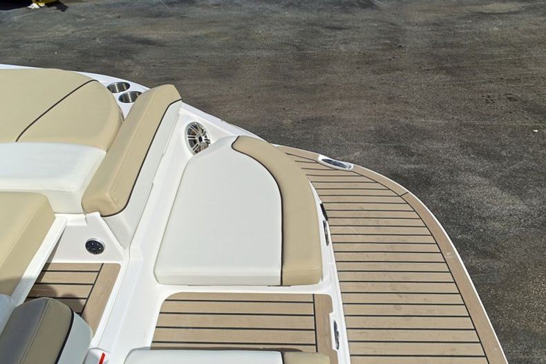 Thumbnail 35 for New 2014 Rinker Captiva 276 Bowrider boat for sale in West Palm Beach, FL