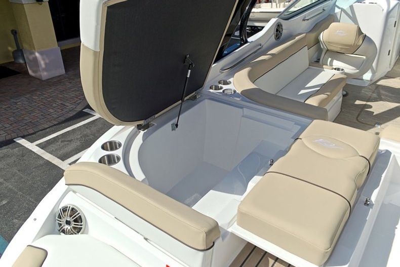 Thumbnail 42 for New 2014 Rinker Captiva 276 Bowrider boat for sale in West Palm Beach, FL