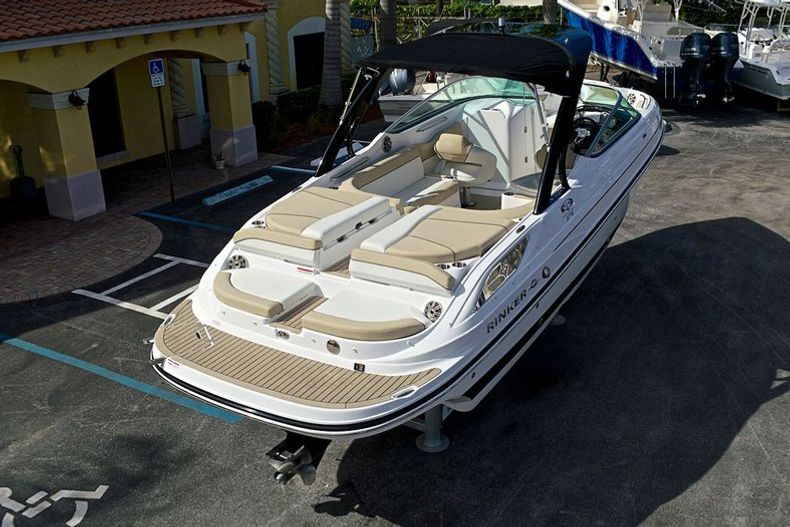 Thumbnail 132 for New 2014 Rinker Captiva 276 Bowrider boat for sale in West Palm Beach, FL