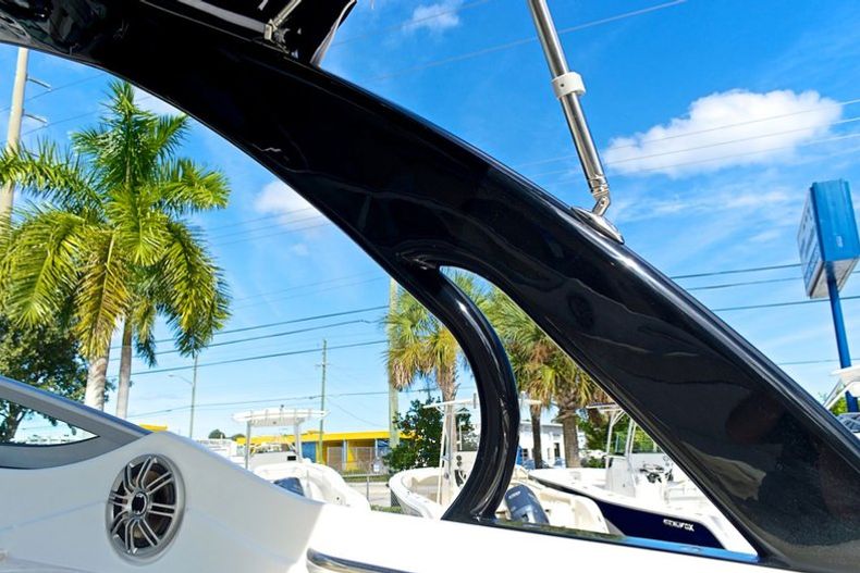 Thumbnail 130 for New 2014 Rinker Captiva 276 Bowrider boat for sale in West Palm Beach, FL