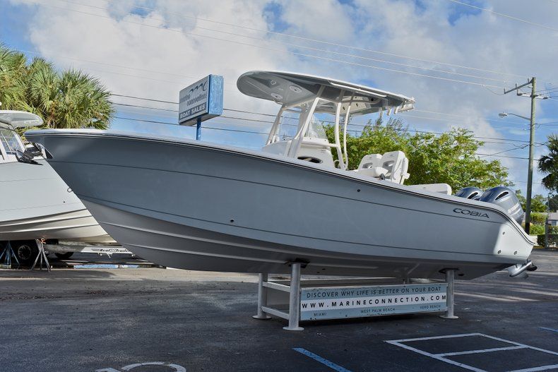 Thumbnail 4 for New 2018 Cobia 261 Center Console boat for sale in Miami, FL