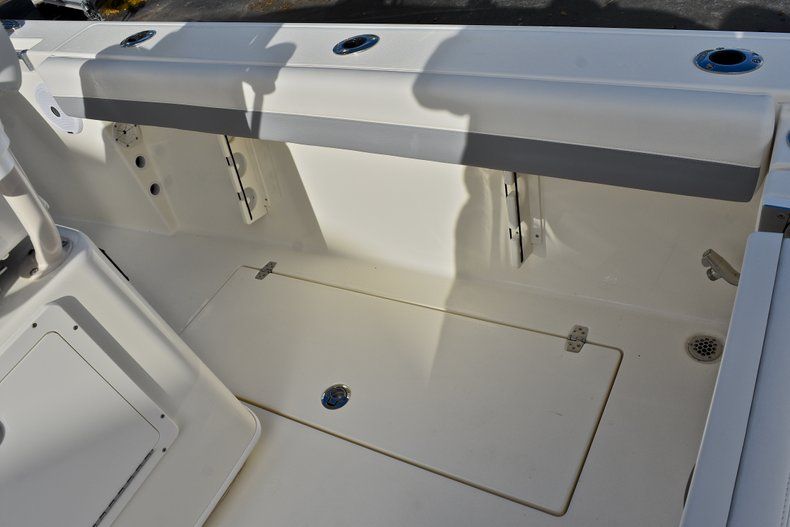 Thumbnail 18 for New 2018 Cobia 261 Center Console boat for sale in Miami, FL
