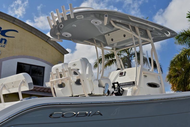 Thumbnail 9 for New 2018 Cobia 261 Center Console boat for sale in Miami, FL