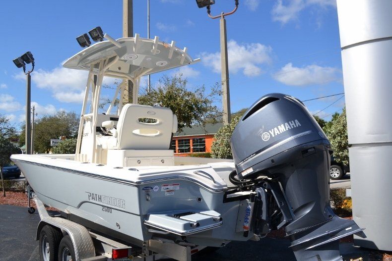Thumbnail 4 for New 2017 Pathfinder 2500 HPS boat for sale in Vero Beach, FL