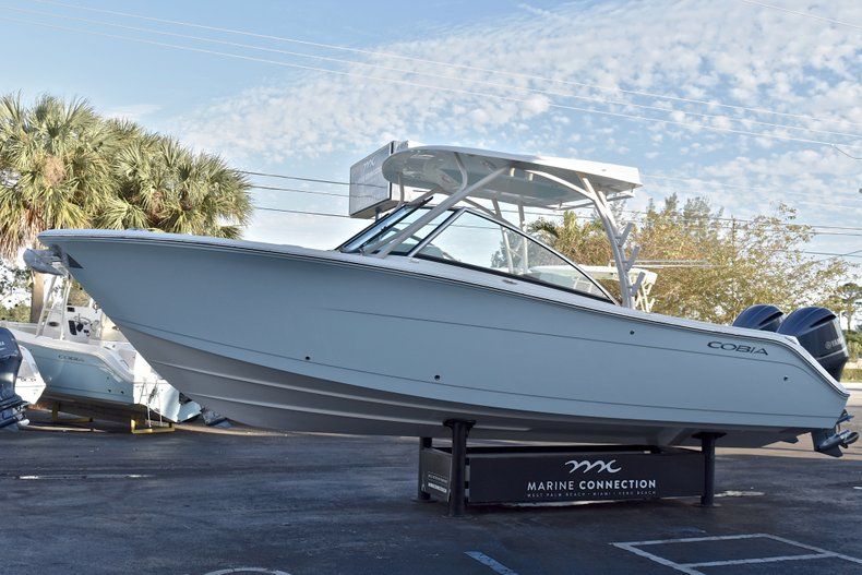 Thumbnail 3 for New 2018 Cobia 280 DC Dual Console boat for sale in West Palm Beach, FL