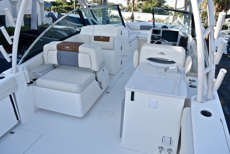 Thumbnail 11 for New 2018 Cobia 280 DC Dual Console boat for sale in West Palm Beach, FL