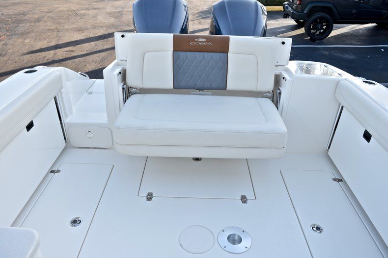 Thumbnail 13 for New 2018 Cobia 280 DC Dual Console boat for sale in West Palm Beach, FL