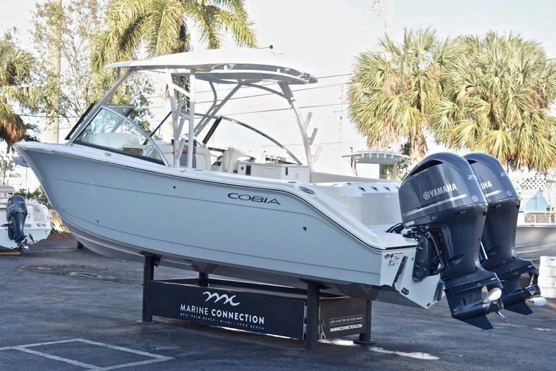 Thumbnail 5 for New 2018 Cobia 280 DC Dual Console boat for sale in West Palm Beach, FL