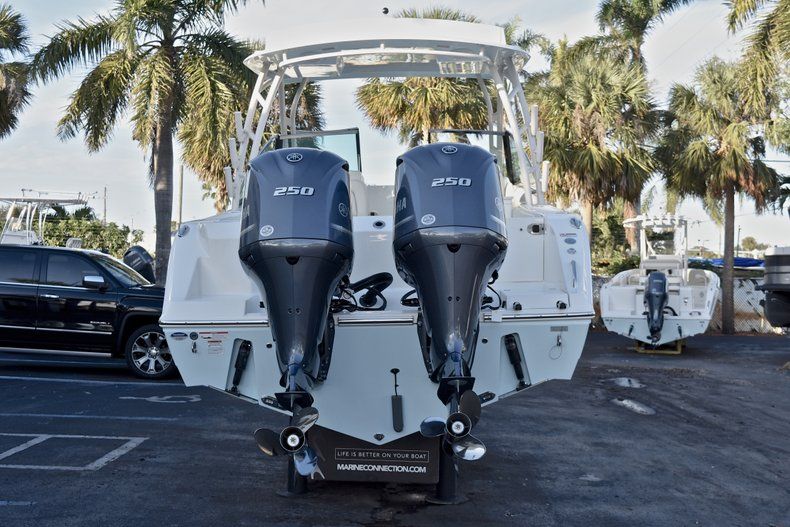 Thumbnail 6 for New 2018 Cobia 280 DC Dual Console boat for sale in West Palm Beach, FL