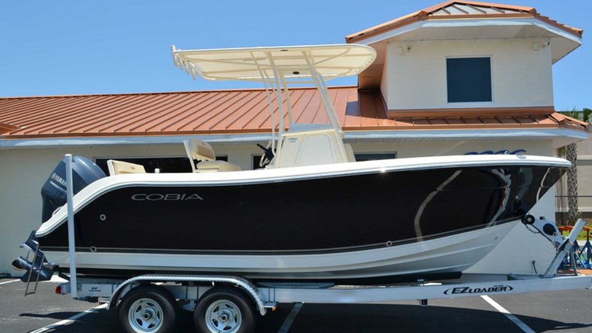 New 2014 Cobia 201 Center Console #T035 image 1