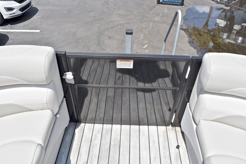 Thumbnail 41 for Used 2015 Starcraft SLS 3 Pontoon boat for sale in West Palm Beach, FL