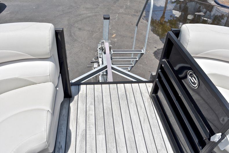 Thumbnail 42 for Used 2015 Starcraft SLS 3 Pontoon boat for sale in West Palm Beach, FL