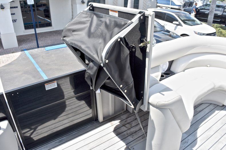 Thumbnail 36 for Used 2015 Starcraft SLS 3 Pontoon boat for sale in West Palm Beach, FL