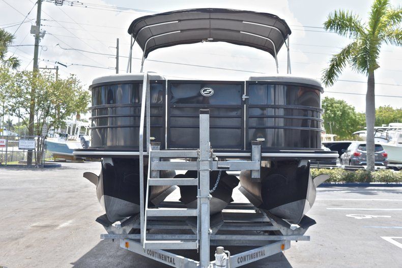 Thumbnail 3 for Used 2015 Starcraft SLS 3 Pontoon boat for sale in West Palm Beach, FL