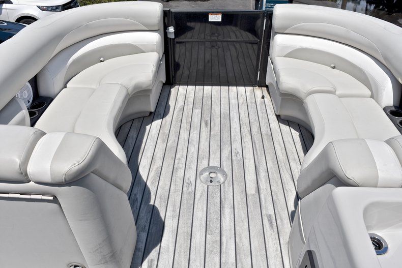Thumbnail 37 for Used 2015 Starcraft SLS 3 Pontoon boat for sale in West Palm Beach, FL