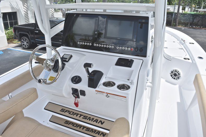 Thumbnail 34 for New 2019 Sportsman Masters 267 Bay Boat boat for sale in Miami, FL