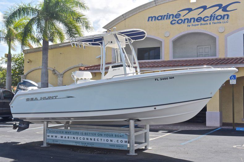 Thumbnail 1 for Used 2007 Sea Hunt Triton 220 Center Console boat for sale in West Palm Beach, FL