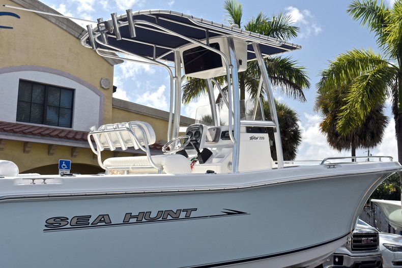 Thumbnail 5 for Used 2007 Sea Hunt Triton 220 Center Console boat for sale in West Palm Beach, FL