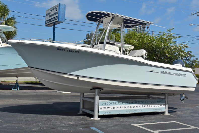 Thumbnail 6 for Used 2007 Sea Hunt Triton 220 Center Console boat for sale in West Palm Beach, FL