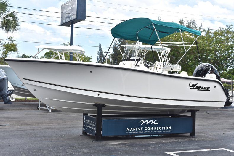Thumbnail 4 for Used 2014 Mako 204 Center Console boat for sale in West Palm Beach, FL