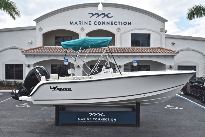 Used 2014 Mako 204 Center Console boat for sale in West Palm Beach, FL