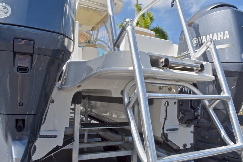 Thumbnail 13 for Used 2015 World Cat Renegade 2740  Glacier Bay Edition boat for sale in West Palm Beach, FL