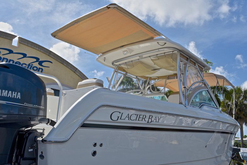 Thumbnail 12 for Used 2015 World Cat Renegade 2740  Glacier Bay Edition boat for sale in West Palm Beach, FL