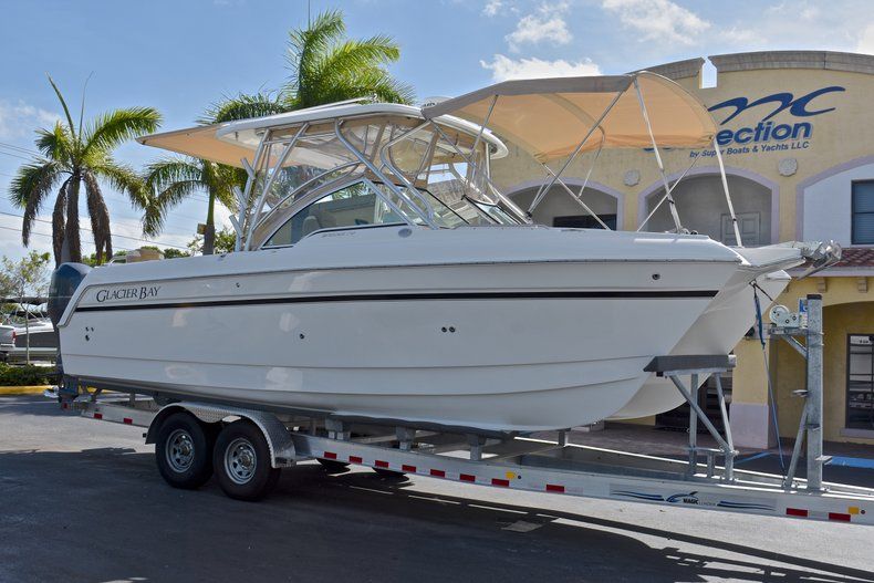 Thumbnail 1 for Used 2015 World Cat Renegade 2740  Glacier Bay Edition boat for sale in West Palm Beach, FL