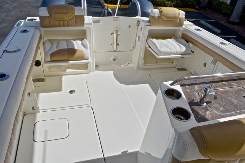 Thumbnail 21 for Used 2015 World Cat Renegade 2740  Glacier Bay Edition boat for sale in West Palm Beach, FL