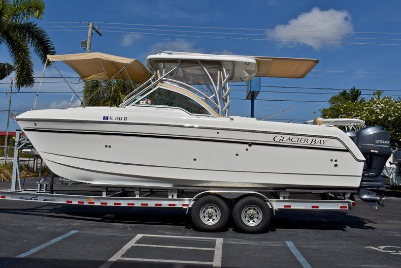 Thumbnail 8 for Used 2015 World Cat Renegade 2740  Glacier Bay Edition boat for sale in West Palm Beach, FL
