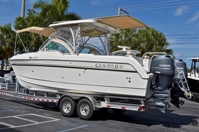 Thumbnail 9 for Used 2015 World Cat Renegade 2740  Glacier Bay Edition boat for sale in West Palm Beach, FL